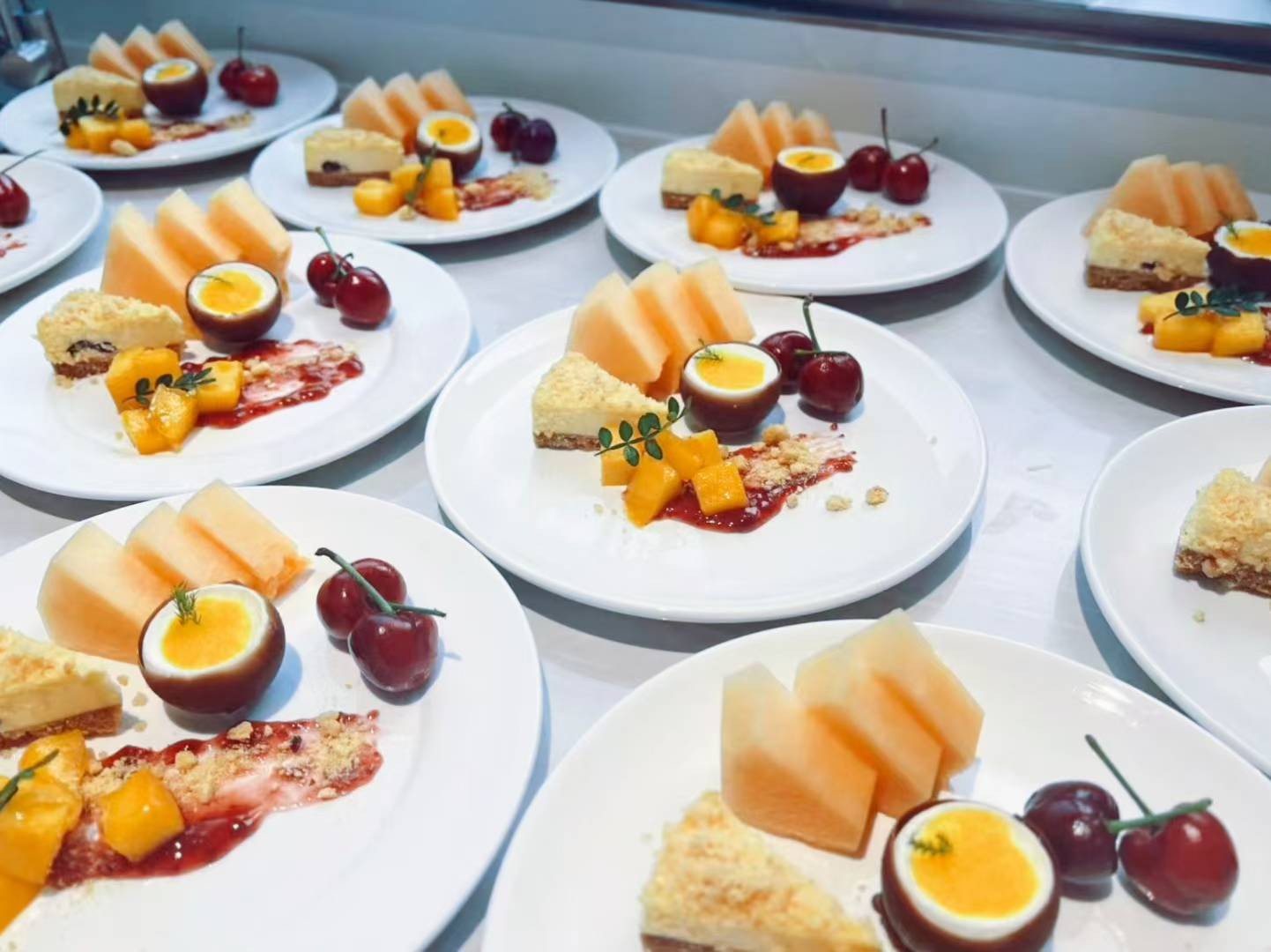 朗云私宴 、位餐服务 、地产服务